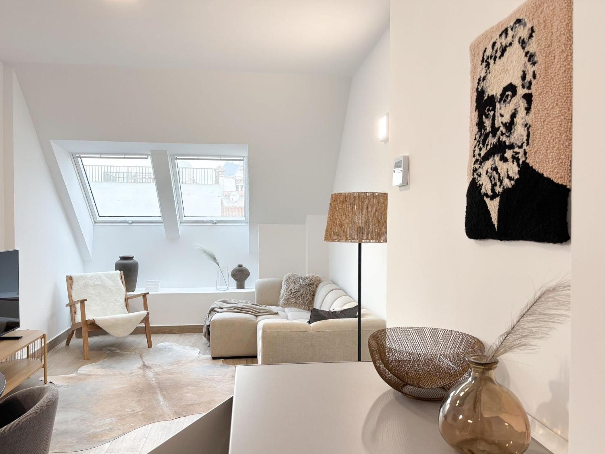 Stunning Penthouse In Near The Beach! *