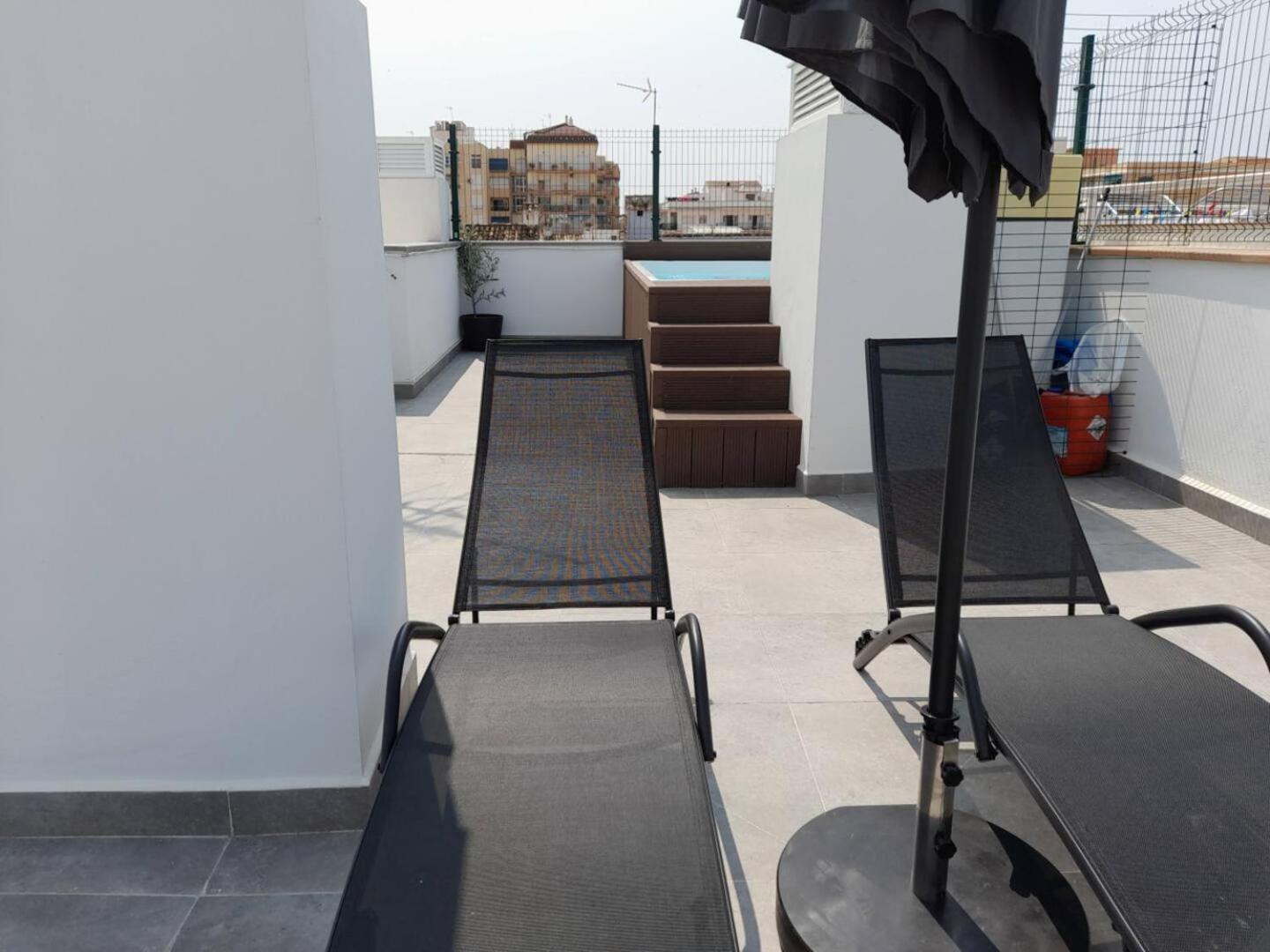 Stunning Penthouse In Near The Beach!